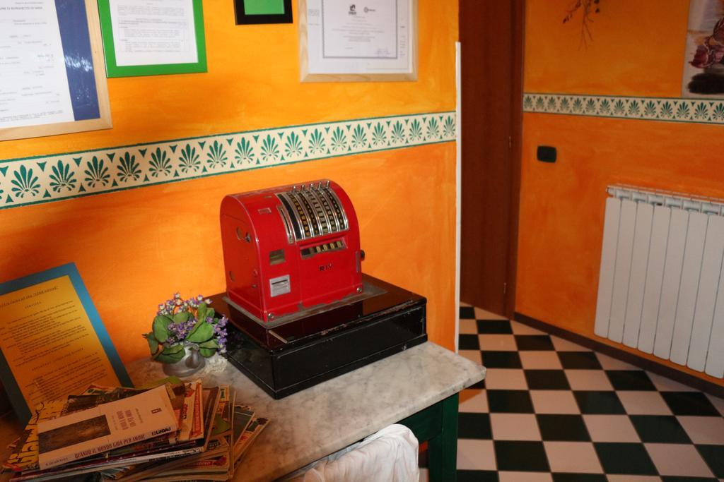 La Casa Rosa Hotel Borghetto di Vara Exterior photo